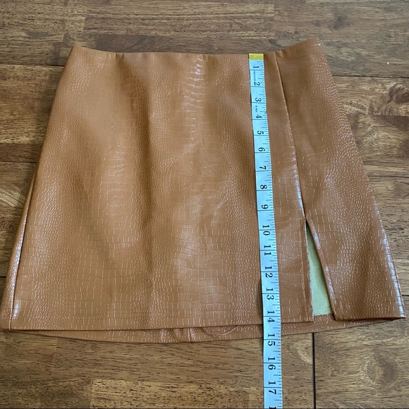 Fashion Nova Flame in your Heart Croc Camel Mini M - Picture 7 of 11